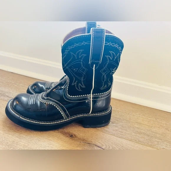 Ariat Women's Black Western
Patent Leather Boots Style
16803 - Size 8B - Picture 10 of 12